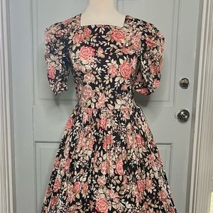 Vintage Laura Ashley cottage core tea dress maxi dark floral USA 4
